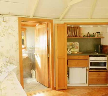 The Summerhouse, Ideal Akaroa Location. Appartement Buitenkant foto